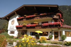 Hotel-Garni Almhof Mayrhofen
